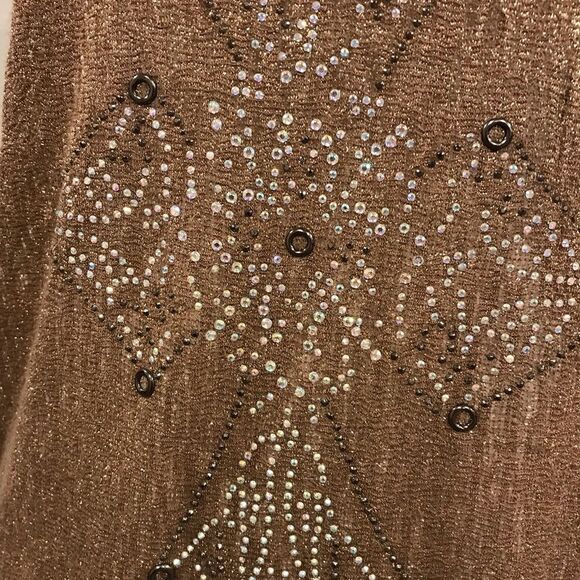 Rhinestones embellished cross short sleeve top - Picture 4 of 11